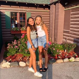 Meet your Posher, Ava